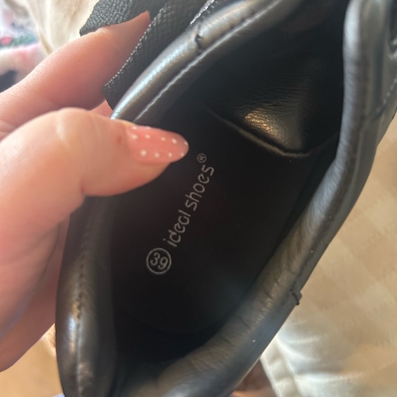 Ideal Shoes black lace-up platform sneakers - Picture 7 of 7